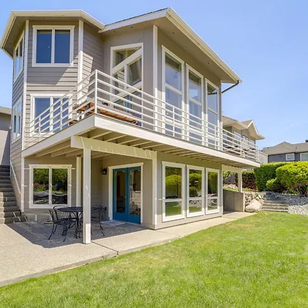 Modern Retreat With Hot Tub - Steps To Lake Chelan!
